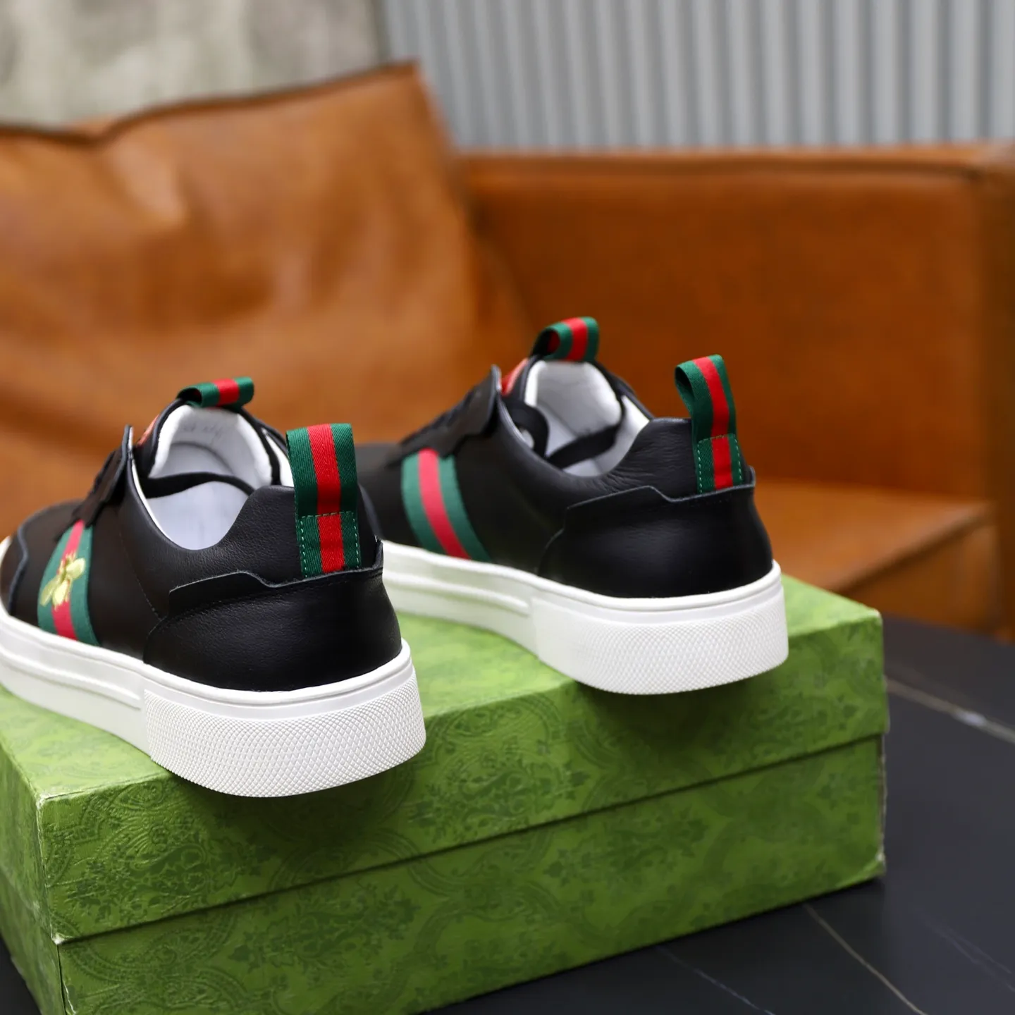 Ex-factory price: 462💰🙅‍♂️🙅‍♂️🙅‍♂️ Brand: GUCCI Standard code: 38-44 (45 customized) Grade: Same as the official website Material: Original leather splicing Comfortable and breathable pigskin lining Original wear-resistant outsole Style category: Men's fashion casual shoes Running sneakers Distinguished luxury brand elements Top luxury Color: actual picture color